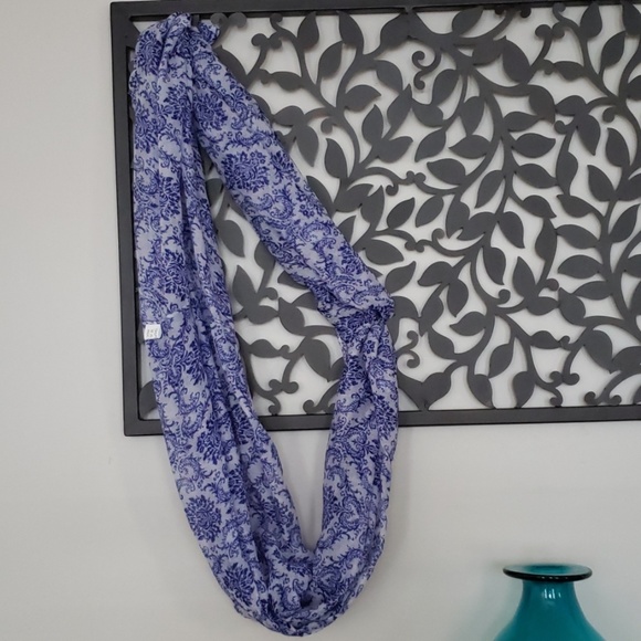 Infinity Loop Scarf - Picture 4 of 4